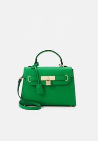 Grønn håndveske i syntetisk skinn med strukturert form, gulldetaljer, topphåndtak, avtakbar stropp og låsdetalj foran.