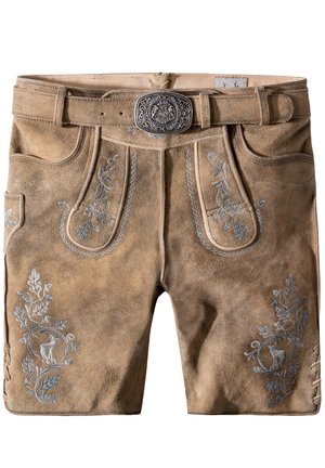 Pantalones cortos de cuero marrón con bordado plateado decorativo, cinturón con una hebilla de metal detallada y acentos de cordones a los lados.