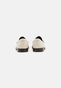 COACH JOLENE LOAFER - Įmautiniai batai - chalk