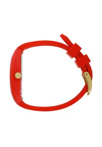 Orologio in silicone rosso con quadrante quadrato, dettaglio della corona dorata e fibbia regolabile. Texture liscia, design semplice e colore audace.