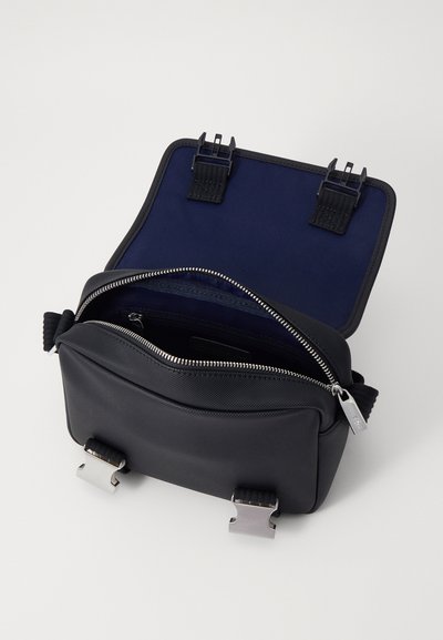 Lacoste CLASSIC MESSENGER BAG - Чанта за носене през рамо - noir