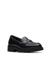Schwarze Lederloafers mit flacher Sohle, ausgestattet mit einem dekorativen Riemen und gesteppten Details. Glatte Textur und minimalistisches Design.