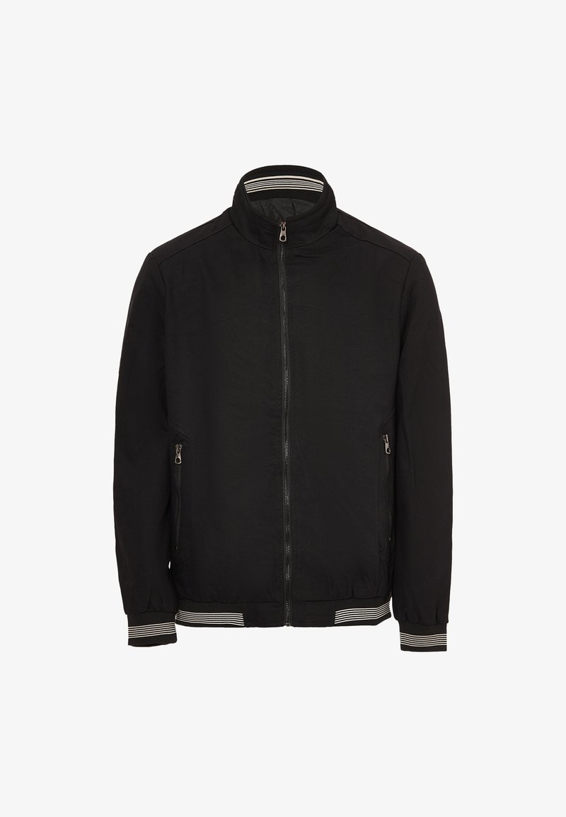Schwarze Zip-Jacke mit Stehkragen, ausgestattet mit gestreiften Bündchen und Saum, zwei Seitentaschen und einem glatten, leichten Stoff.