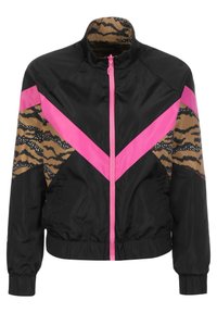 Černá větrovka se světle růžovými chevron pruhy a akcenty tygřího vzoru, přední zip, elastické manžety a vysoký límec.