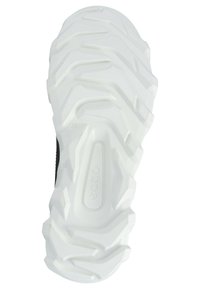 Schwarze Sport-Schuhsohle mit weißem Gummi, die tiefe Rillen und Rillen für besseren Halt aufweist. Enthält geprägtes Logo und Größenangabe.