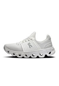 On CLOUDSWIFT 4 AD - Trainers - white   white