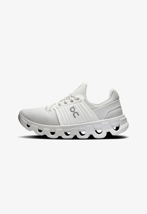 On CLOUDSWIFT 4 AD - Baskets basses - white   white