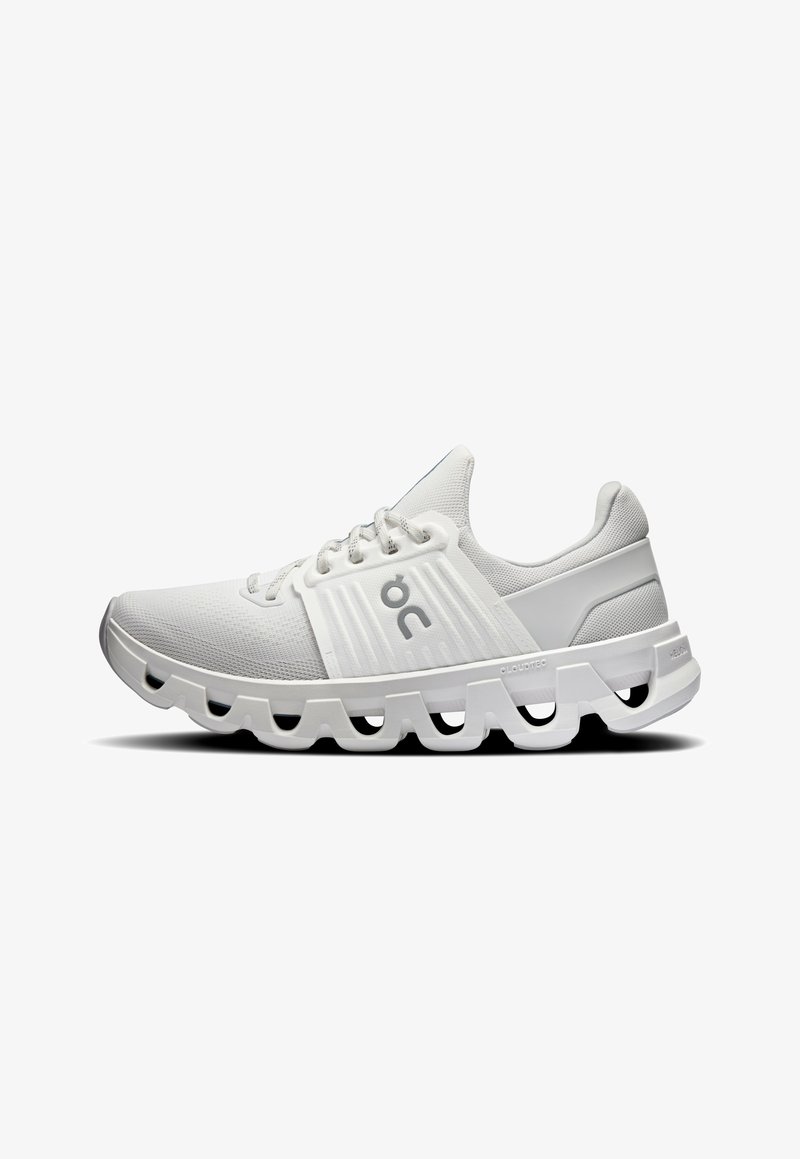On CLOUDSWIFT 4 AD - Trainers - white   white