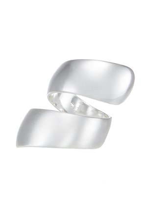 Silets, hõbedane metallrõngas laia, avatud spiraalidisegniga valgel taustal.