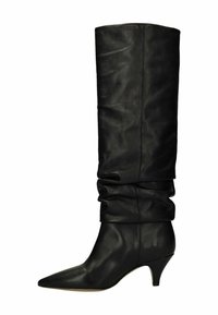 Zwarte leren kniehoge laarzen met een slouchy schacht, spitse neus en een lage kitten heel. Gladde textuur zonder zichtbare hardware of patronen.