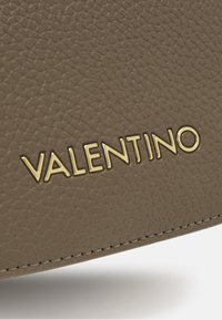 Valentino Bags SUPERMAN - Borsa a tracolla - taupe