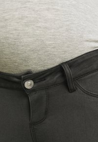 Pieces Maternity Vaqueros pitillo - grey denim