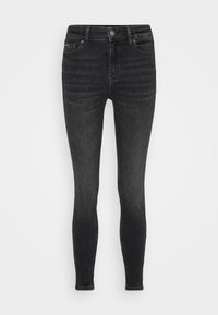 Jeans skinny de mezclilla negra con un acabado ligeramente deslavado, que cuentan con cinco bolsillos, cierre de botón y detalles de costura sutiles.