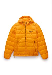 Helle orange gepolsterte Jacke mit Kapuze, Frontreißverschluss, zwei Seitentaschen und Logo-Patch auf der Brust.