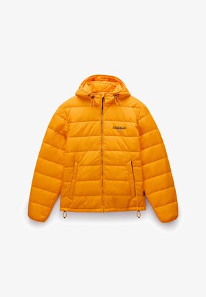 Ljus orange vadderad jacka med huva, framdragkedja, två sidofickor och logotyp-patch på bröstet.