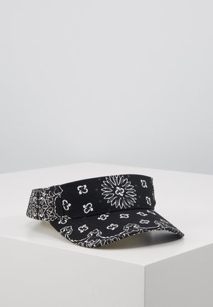 Sort stof skygge med hvide bandana-lignende mønstre, herunder blomster- og geometriske designs, med en stiv skygge og justerbar ryg.