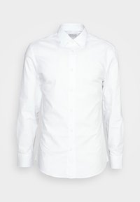 Biała koszula z długim rękawem wykonana z bawełny, z klasycznym kołnierzykiem, zapięciem na guziki z przodu oraz gładką, teksturowaną tkaniną bez wzorów.