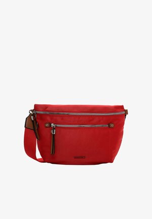 Rød tværgående taske med justerbar rem, to horisontale sølvlynlåse og lille brandlogo på forsiden.
