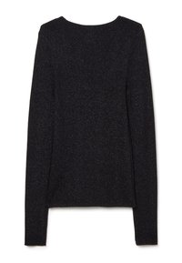 Zwarte trui met lange mouwen en een geribbelde textuur, met een ronde halslijn en zijopeningen aan de zoom. Zacht, gebreid materiaal.