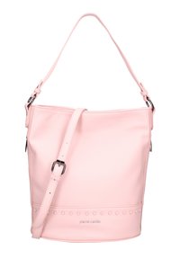 Borsa a secchiello in pelle rosa con una finitura texturizzata, tracolla regolabile, accessori in argento e accenti circolari decorativi sulla parte inferiore.