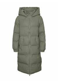 Manteau long matelassé vert olive avec fermeture éclair à l'avant, capuche, poignets élastiques et poches latérales. Texture lisse, silhouette droite, sans motifs visibles.