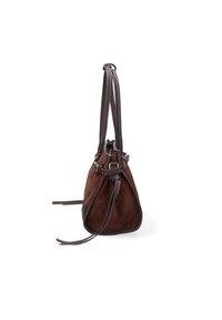 Borsa a secchiello in suede marrone con dettagli in pelle scura, manici lunghi e chiusura con cordoncino regolabile. Presenta una superficie liscia e una base arrotondata.