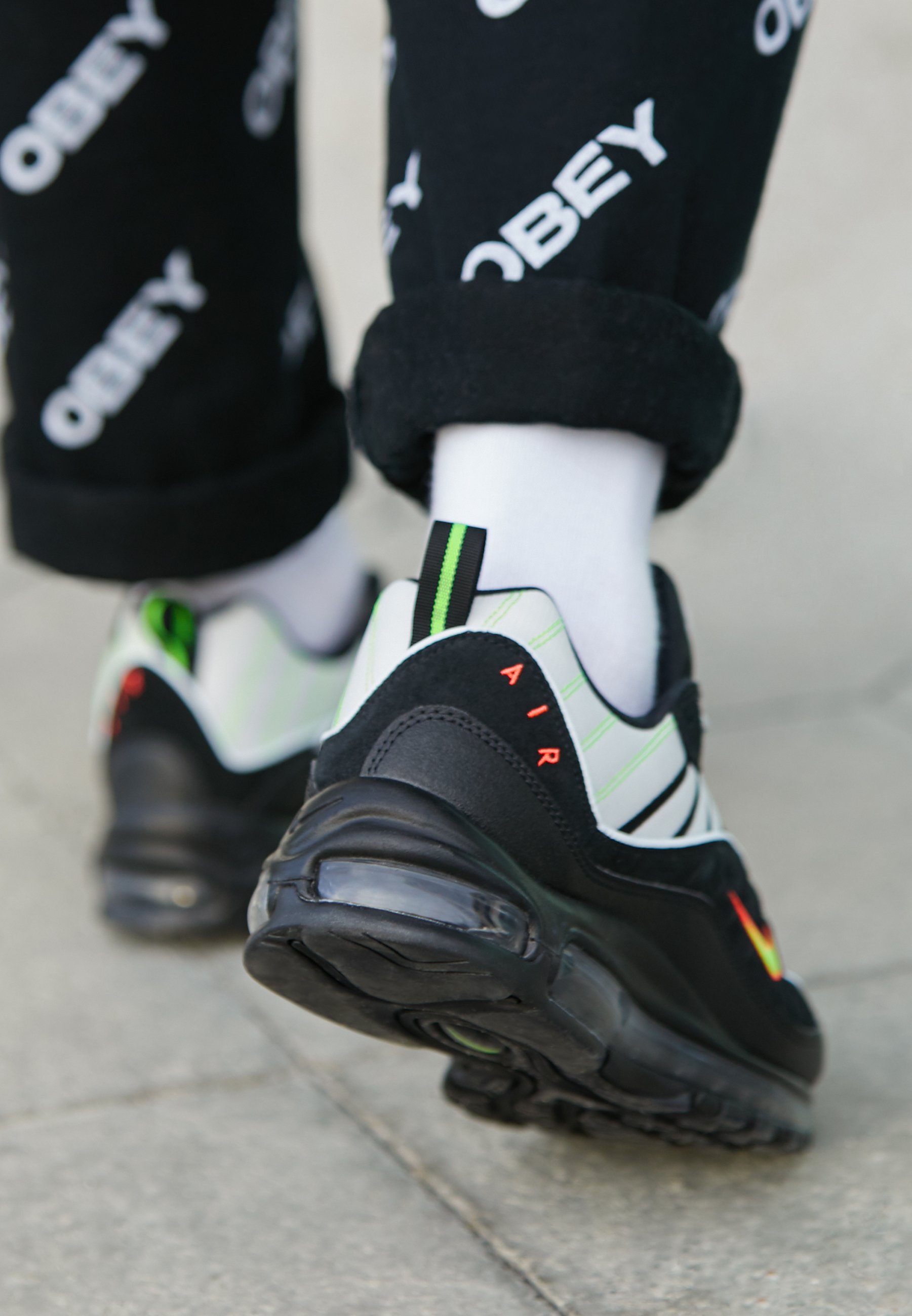 nike air max 98 platinum tint black & green