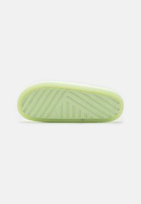 Nike Sportswear CALM żółty neon