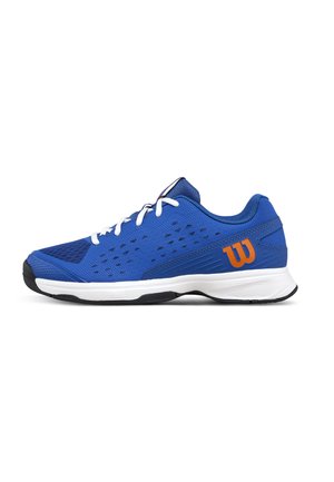 Zapatilla deportiva azul con cordones blancos, logotipo naranja "W" en el lateral, entresuela blanca y suela negra, vista desde un lado.