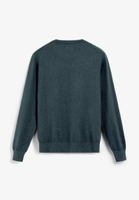 Suéter de punto en verde azulado oscuro con cuello redondo, mangas largas y dobladillos acanalados. Textura suave y diseño simple y sin costuras.