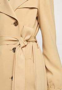 MICHAEL Michael Kors Gabardina - khaki