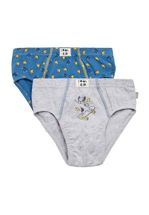 Dos pares de calzoncillos infantiles: uno azul con un patrón de rayos amarillos y otro gris que presenta un diseño de patineta y un animal de dibujos animados.