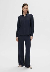 Selected Femme SLFVIVA SUN SHIRT - Button-down blouse - dark sapphire
