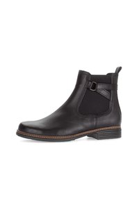 Botín de tobillo Chelsea negro de cuero con paneles laterales elásticos, una correa decorativa con anillo de metal y un tacón bajo apilado.