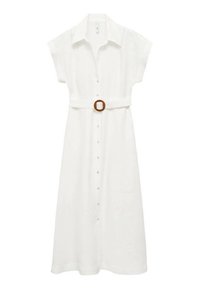 Rochie albă cu mâneci scurte, material ușor, talie strânsă și accent cu un curea circulară maro. Prezintă detalii de cusătură subtile.