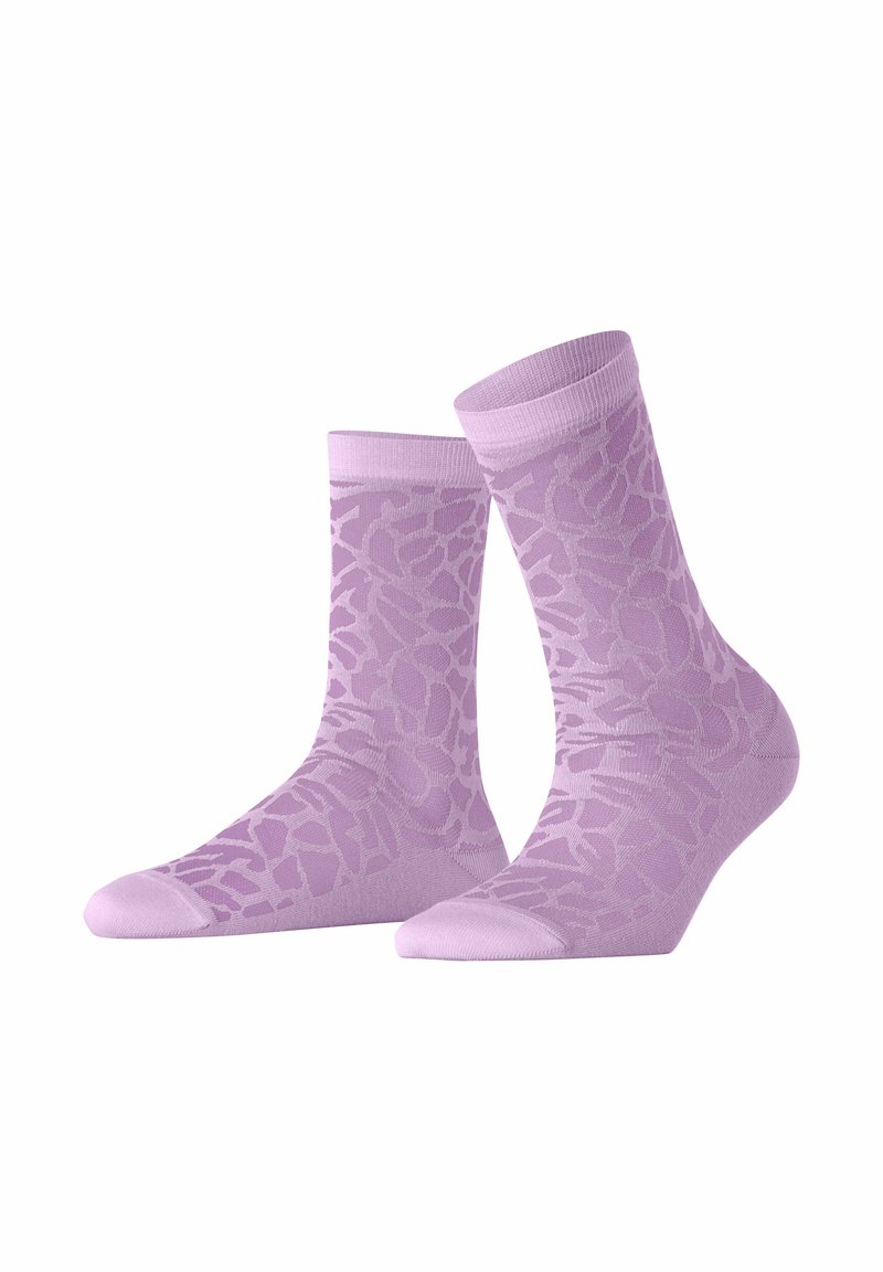 Lila Socken mit einem floralen Muster, aus weichem Material mit einer glatten Textur und einem kontrastierenden gerippten Bündchen am oberen Ende.