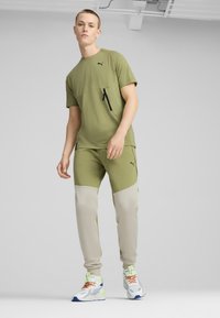 Puma TECH JOGGING - Treningo apatinė dalis - calming green