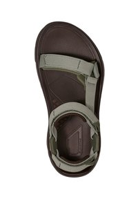 Καφέ σανδάλι με γκρι ρυθμιζόμενους υφασμάτινους ιμάντες και υφή πάτου, σχεδιασμένο για άνεση και εξωτερική χρήση, εμφανιζόμενο από πάνω.