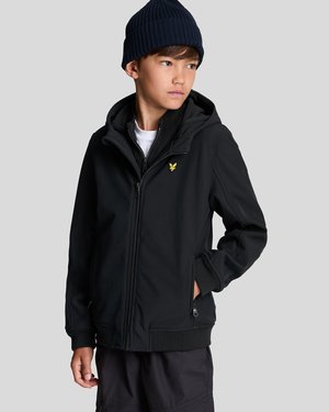 Schwarze Zip-Up-Jacke aus Softshell-Material, mit Kapuze, gerippten Bündchen und Seitentaschen. Ein gelbes Logo ist auf der Brust sichtbar.