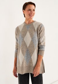 Beige och grå tröja i argyle-mönster i mjukt material med ribbade manschetter och nederkant, med rundad halsringning och sidslitsar.