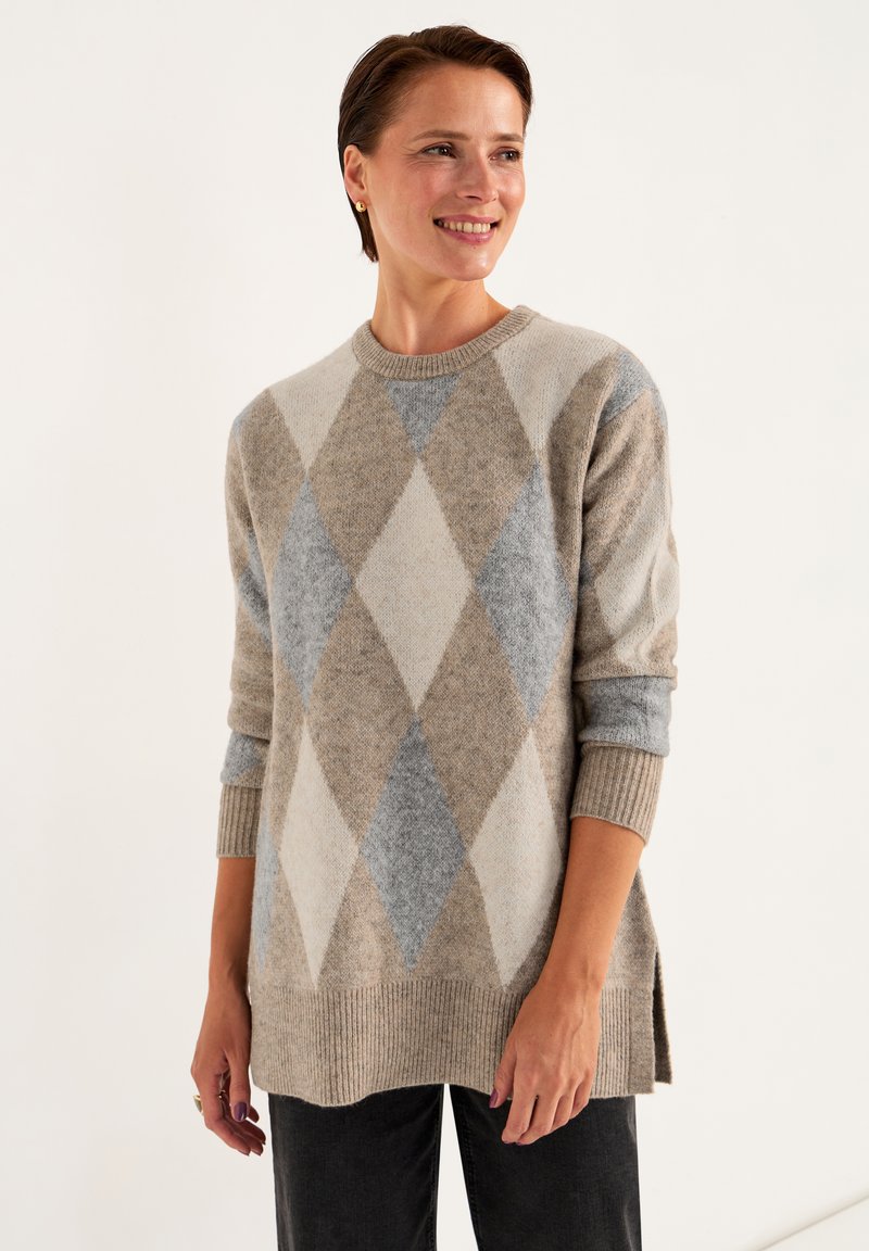Beige och grå tröja i argyle-mönster i mjukt material med ribbade manschetter och nederkant, med rundad halsringning och sidslitsar.