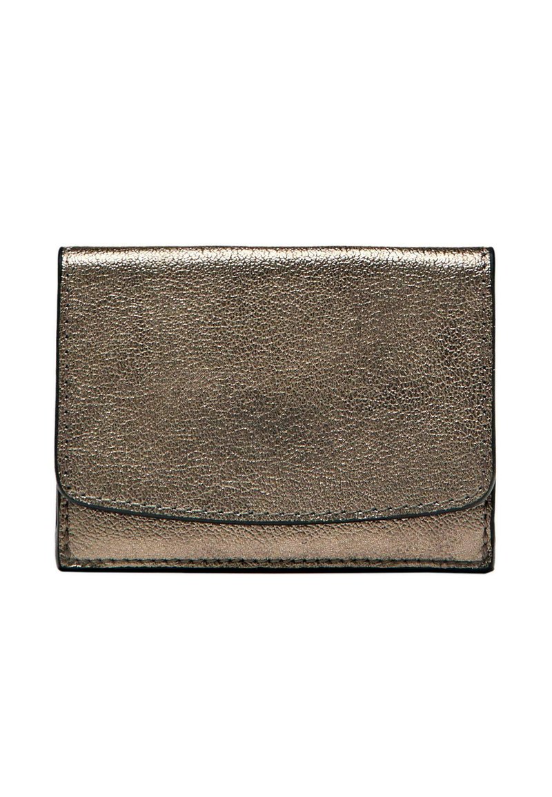 Portacarte in pelle bronzo metallico con finitura testurizzata, forma rettangolare e chiusura a patta. Presenta cuciture minimali lungo i bordi.