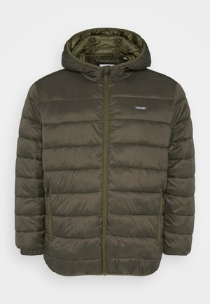 Alyvuogių žalios spalvos siūtas pūkinis švarkas su kapišonu, priekyje užtrauktuku, elastingais rankogaliais ir šoninėmis kišenėmis su užtrauktukais.