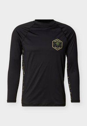 Melns garroku pludmales aizsargapģērbs ar dzeltenu "Hawaii Ripcurl" sešstūra logotipu krūtīs un viegli rakstainiem paneļiem sānos un zem padusēm.