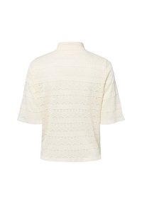 Kurzärmlige, cremefarbene Bluse mit einem strukturierten Spitzenmuster und abwechselnden horizontalen Streifen. Mit Kragen und maskuliner Form.