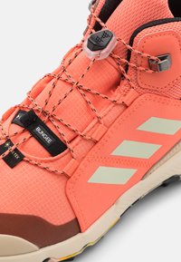 adidas Performance TERREX GORE TEX UNISEX pomarańczowy
