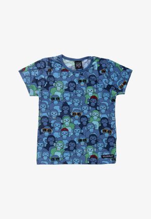 Kinder-T-Shirt mit kurzen Ärmeln in Blau, bedruckt mit Cartoon-Affen-Gesichtern, von denen einige Sonnenbrillen oder rote Mützen tragen, und einem Villervalla-Logo-Tag.
