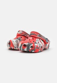 Crocs CLASSMARBLECG - Ciabatte da mare - flame/white