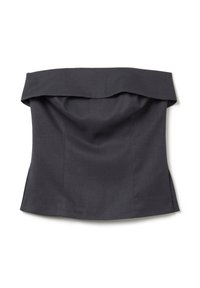 Top grigio scuro senza spalline e off-shoulder con un ampio colletto piegato e dettagli delle cuciture, su uno sfondo bianco.