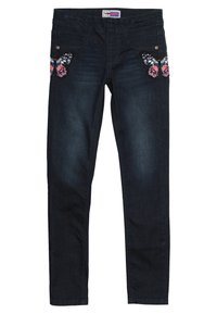 Tmavě modré džínové kalhoty s vyšívanými designy motýlů v růžové a černé barvě na předních kapsách, s slim fit střihem a standardním pasem.